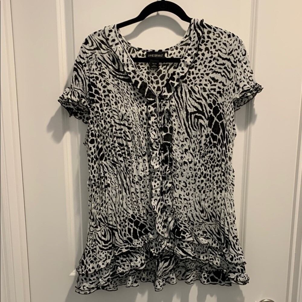 Lane Bryant 18/20 Black and White Ruffled Animal Print Stretch Blouse N003